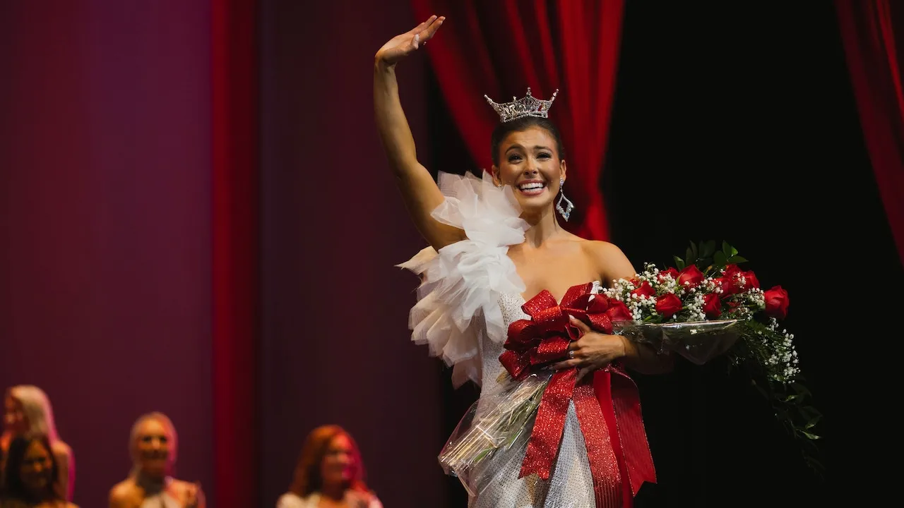 Miss Alabama 2025: Emma Terry, Miss Hoover, Memenangkan Mahkota